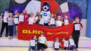 Stolz halten die Kinder am Ende des Tages ihre Urkunden in der Hand